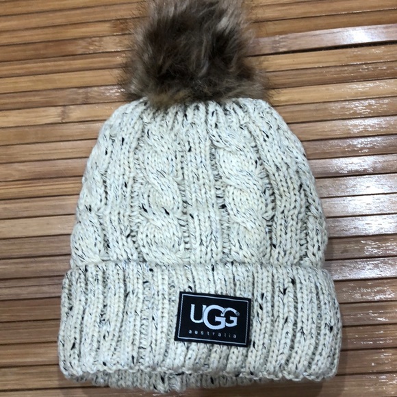 UGG Accessories - Tan tweed cablestitch hat with Pom Pom